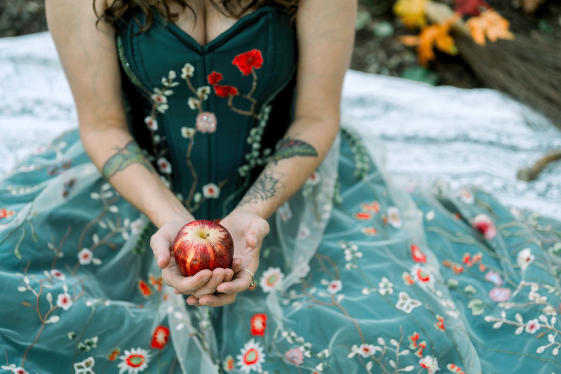 The Spiritual Alchemy of Apples: A Bite into Mystical Wisdom - The Mystical Moon Online Store