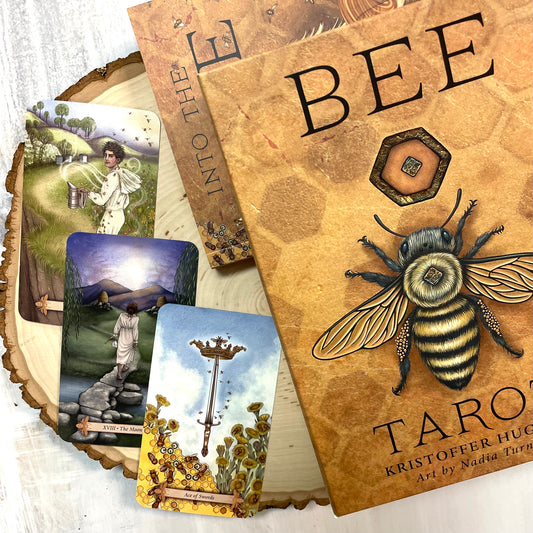 Bee Tarot Kit by Kristoffer Hughes,Nadia Turner