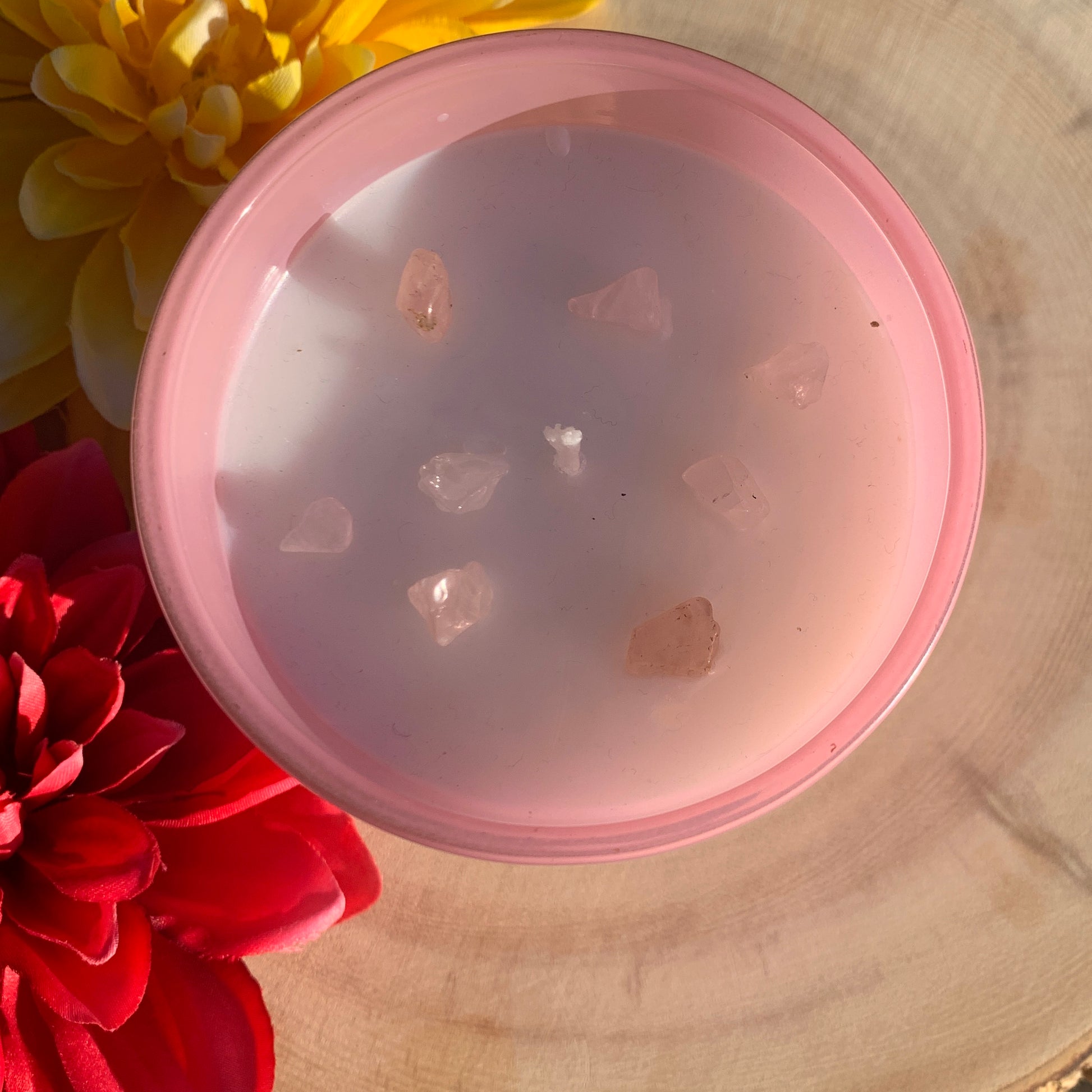 🕯️This photo shows the blush-colored jar representing compassion, romance and femininity containing rose quartz, known as the stone of unconditional love that opens up the heart to increased affection, closeness, healing and self-love.🕯️