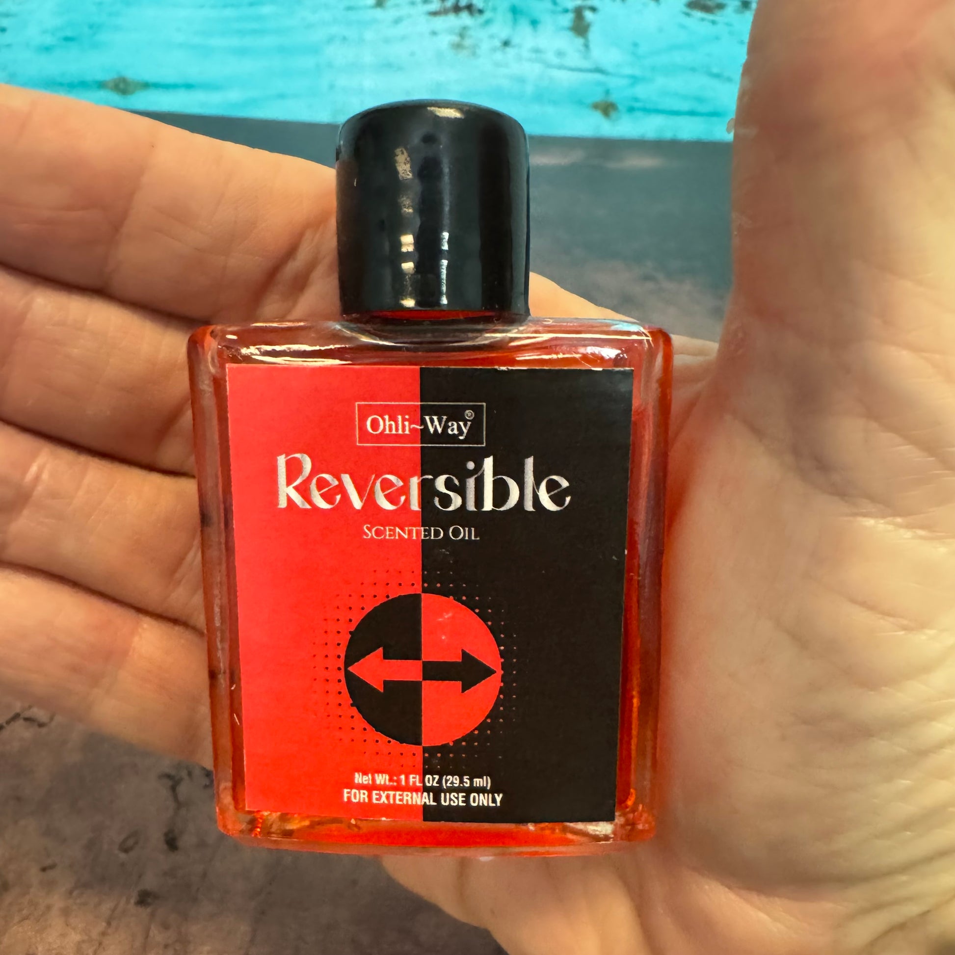 Reversible oil in hand